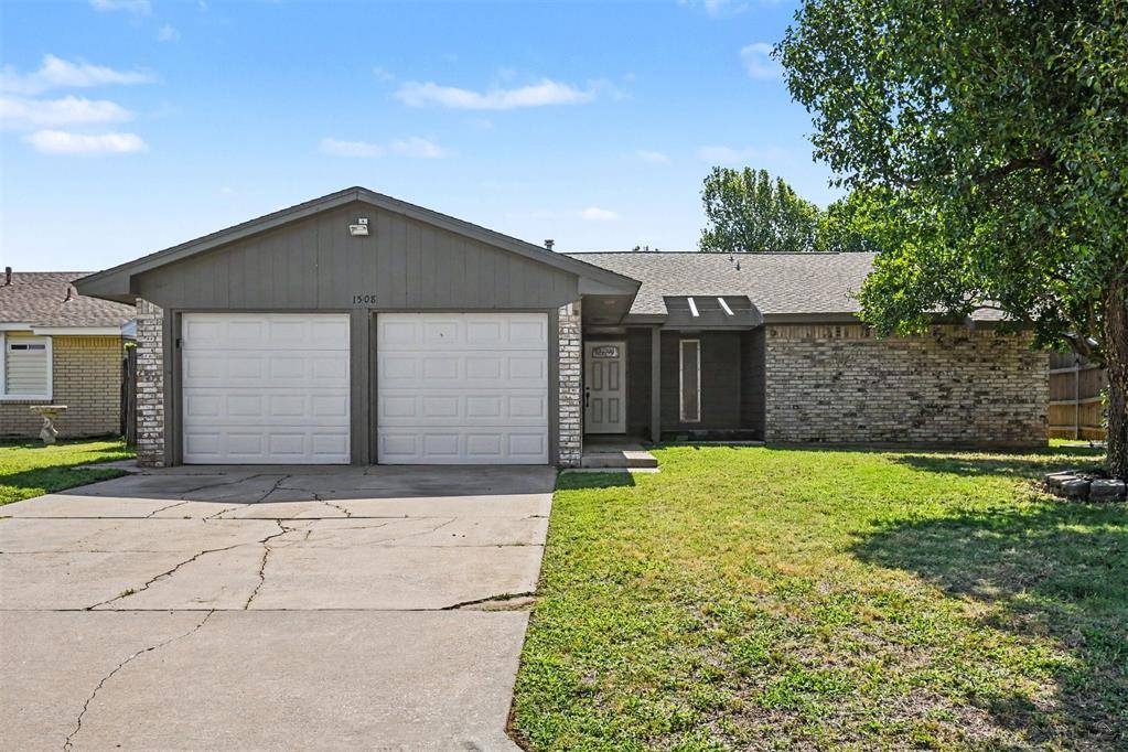 1508 W Hollyhead TER, Yukon, OK 73099