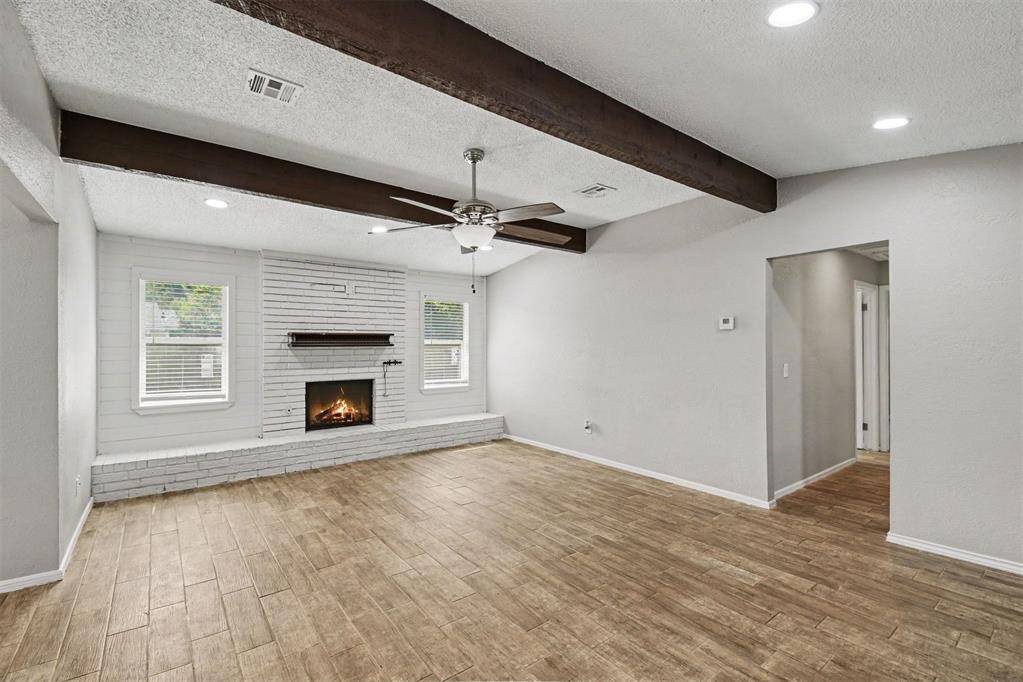 1508 W Hollyhead TER, Yukon, OK 73099