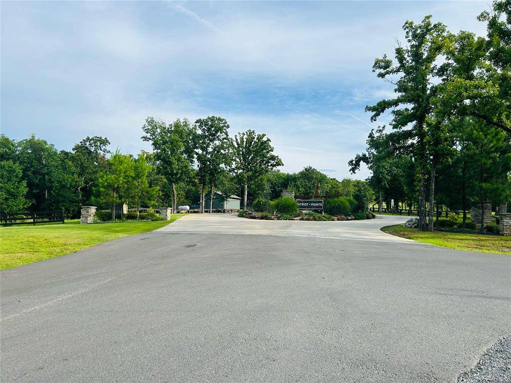 21 Patriot Pointe RD, Eufaula, OK 74432
