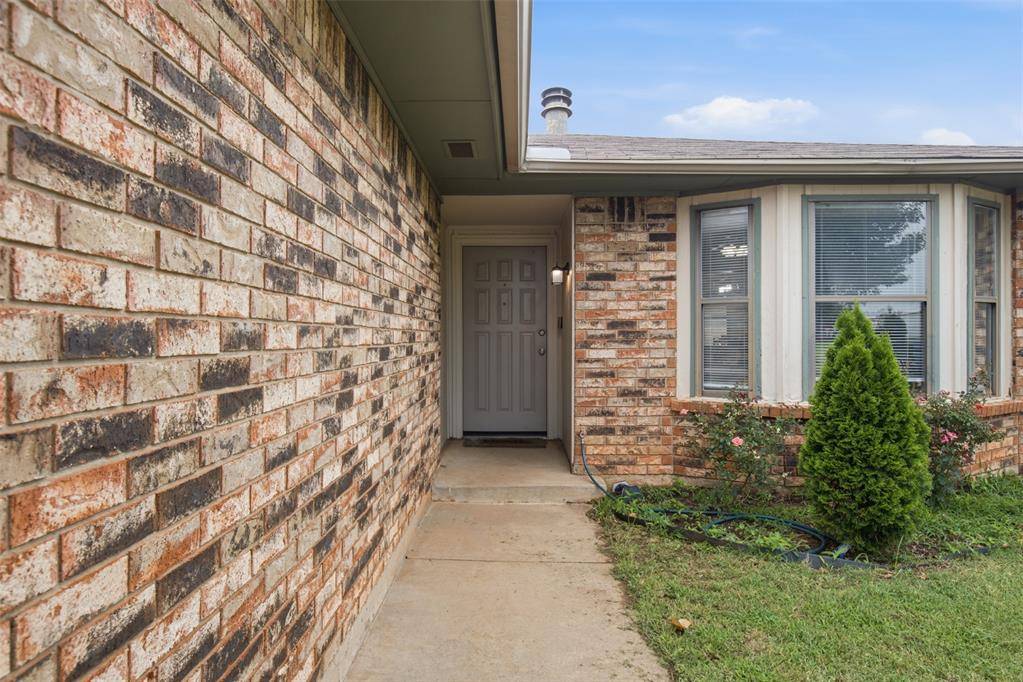 221 W Strasburg WAY, Mustang, OK 73064