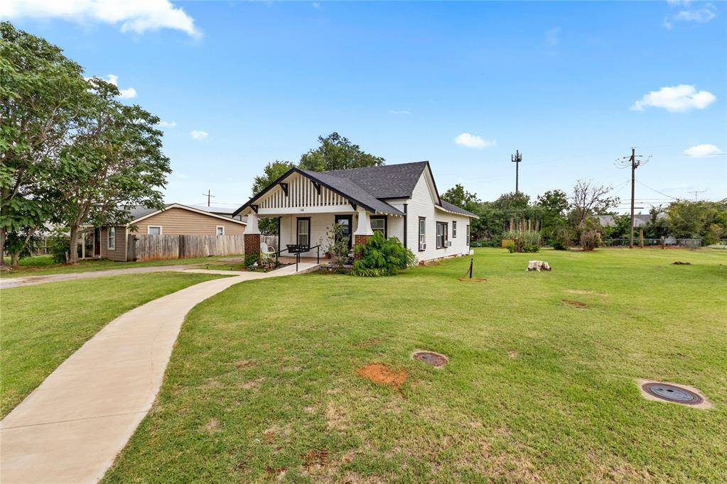 508 E Rainey AVE, Weatherford, OK 73096