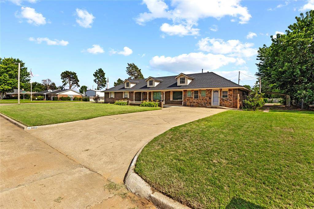 1450 Pine ST, Weatherford, OK 73096