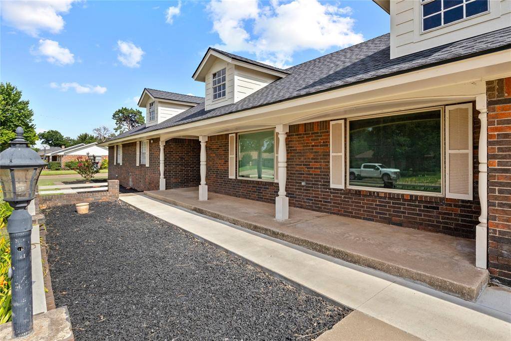 1450 Pine ST, Weatherford, OK 73096