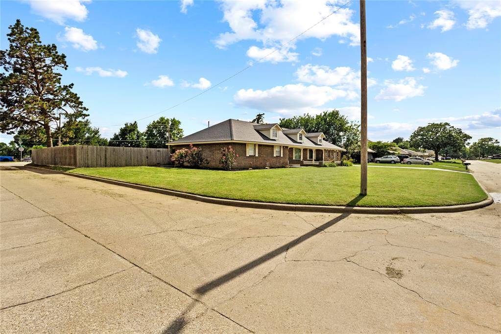 1450 Pine ST, Weatherford, OK 73096