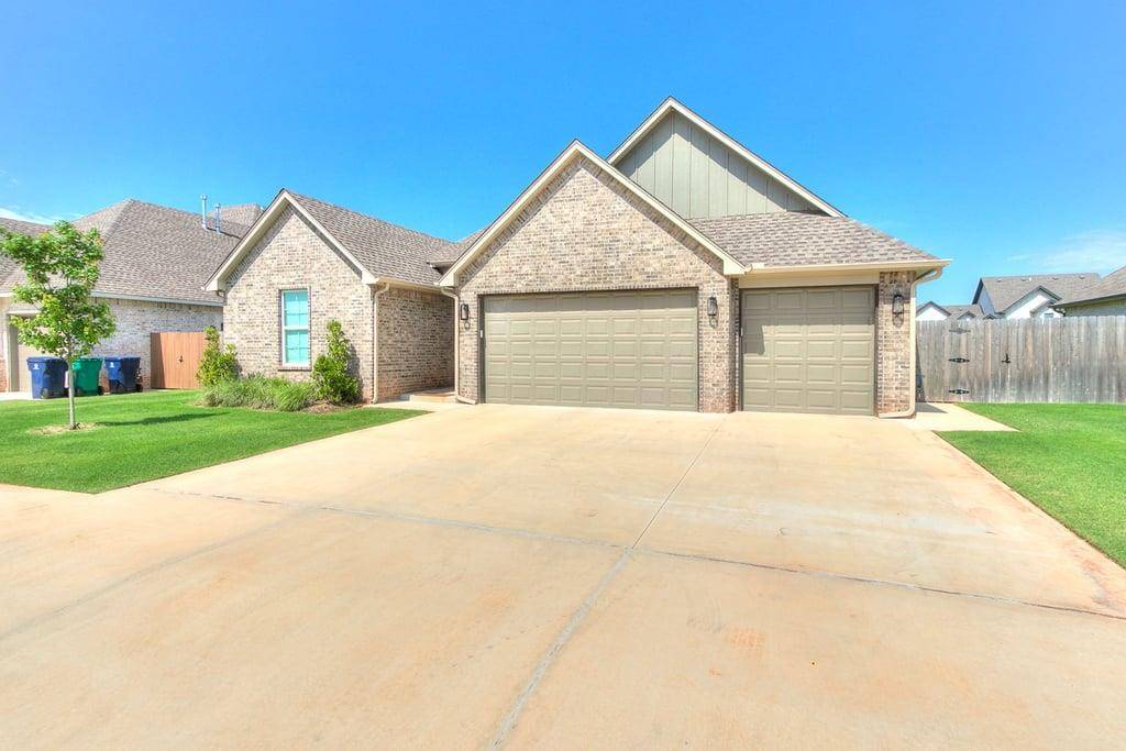 5609 Copper Stone CT, Mustang, OK 73064