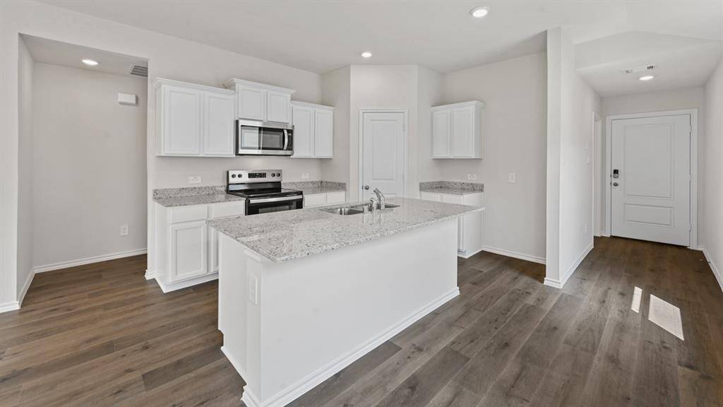 10521 Red Thistle DR, Oklahoma City, OK 73114