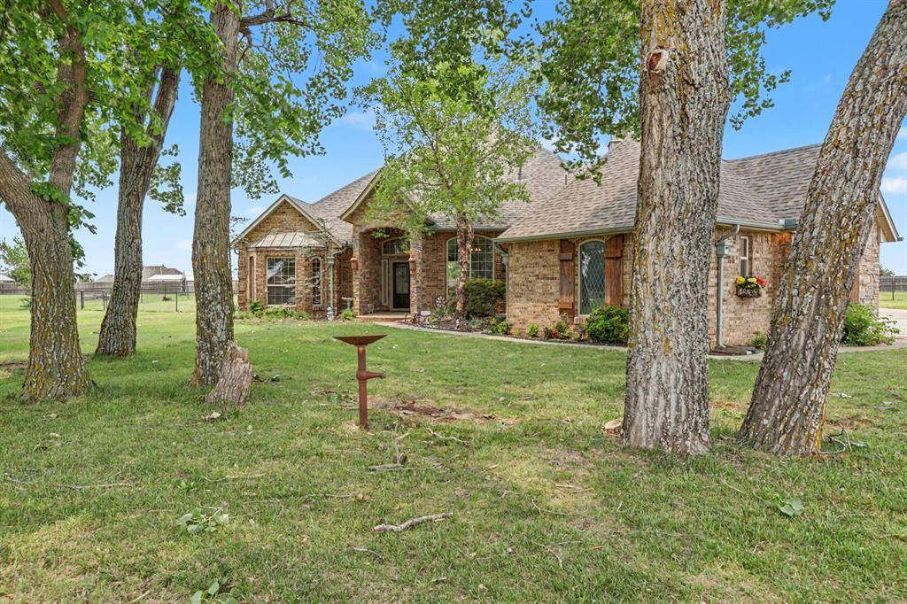 15215 Coral Creek LN, Oklahoma City, OK 73165