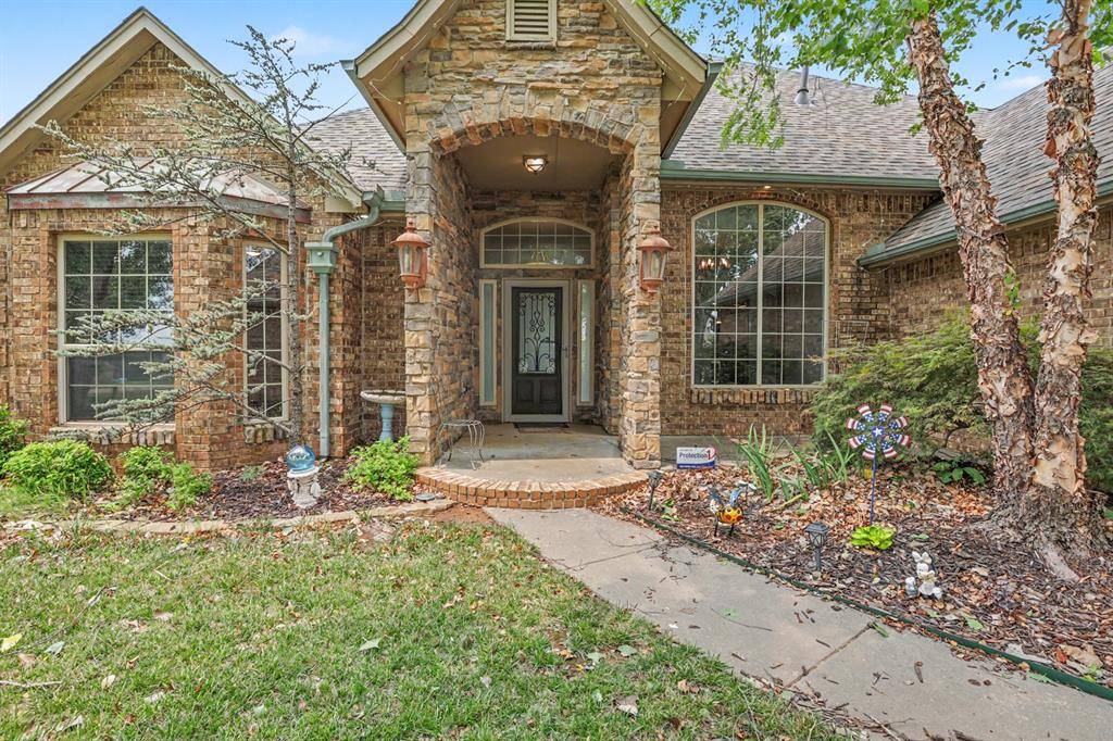 15215 Coral Creek LN, Oklahoma City, OK 73165