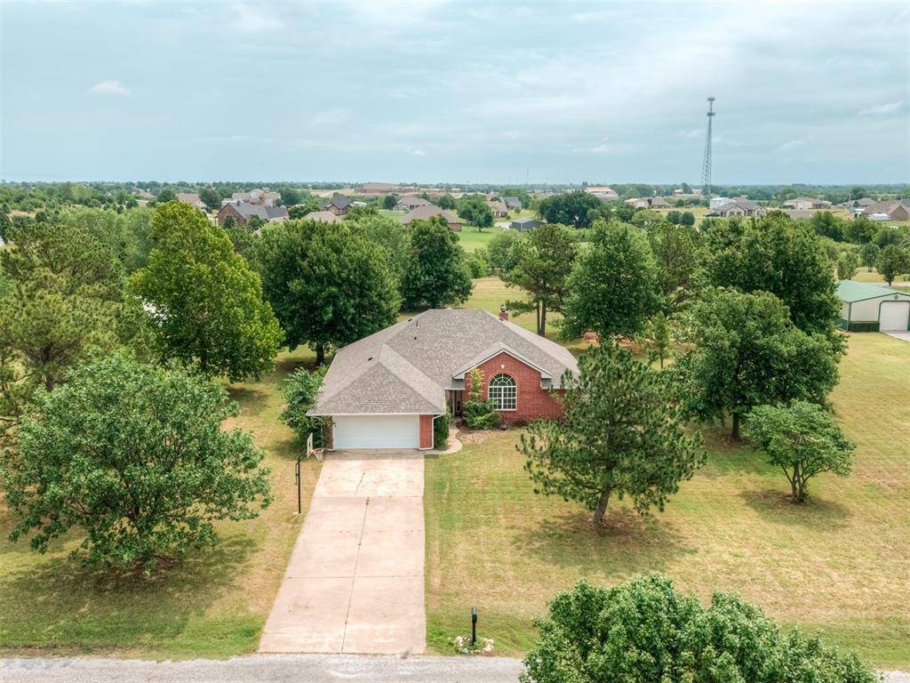 1085 Pioneer RD, Tuttle, OK 73089