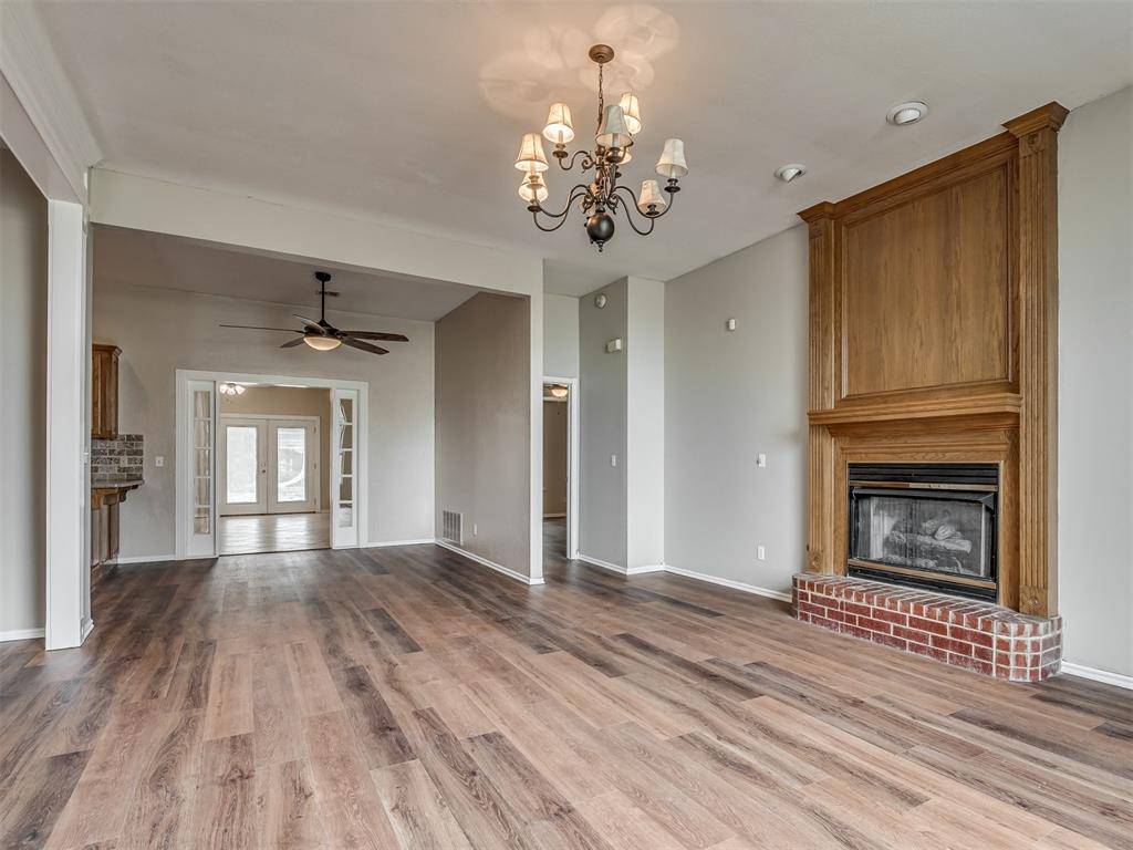 1085 Pioneer RD, Tuttle, OK 73089