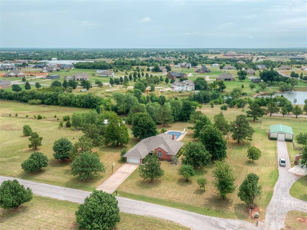 1085 Pioneer RD, Tuttle, OK 73089