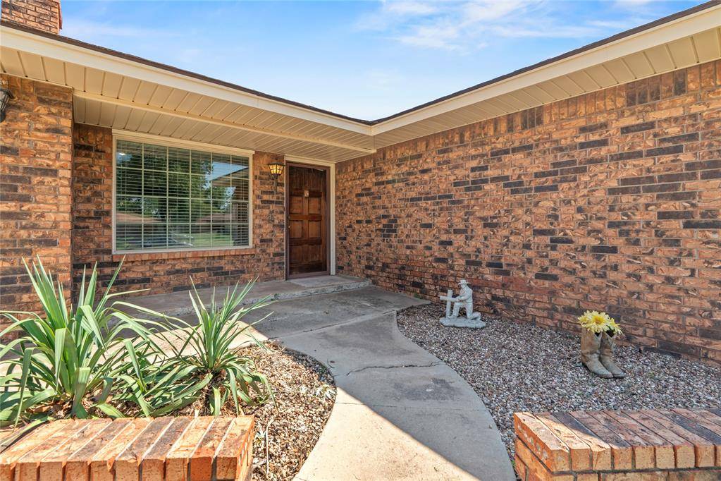 537 Sunset DR, Watonga, OK 73772