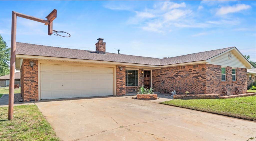 537 Sunset DR, Watonga, OK 73772