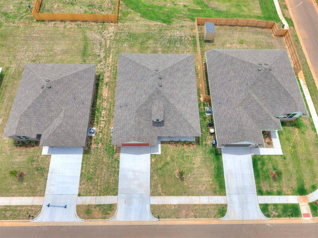925 Hazy Brook CIR, Chickasha, OK 73018