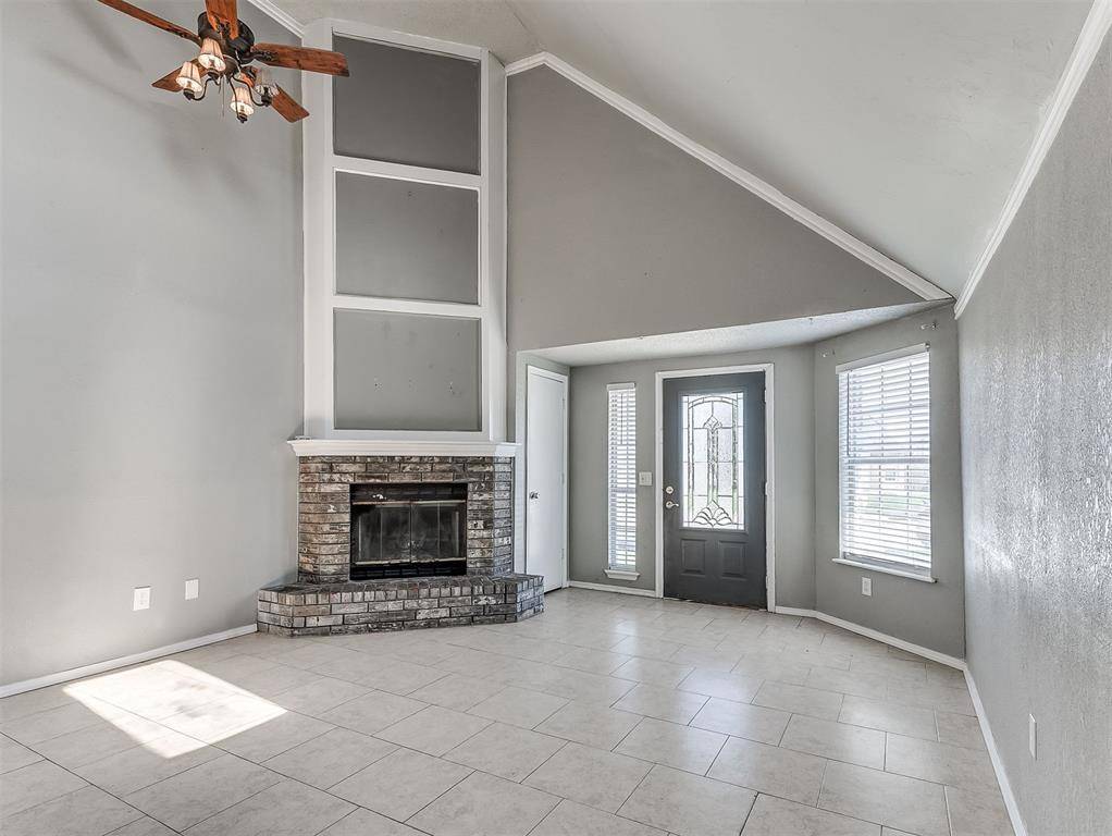 2101 Westmore DR, Moore, OK 73170