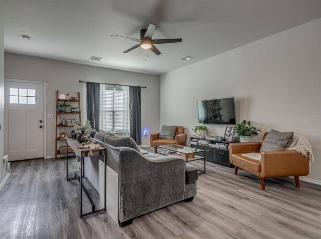 1663 Comice DR, Newcastle, OK 73065