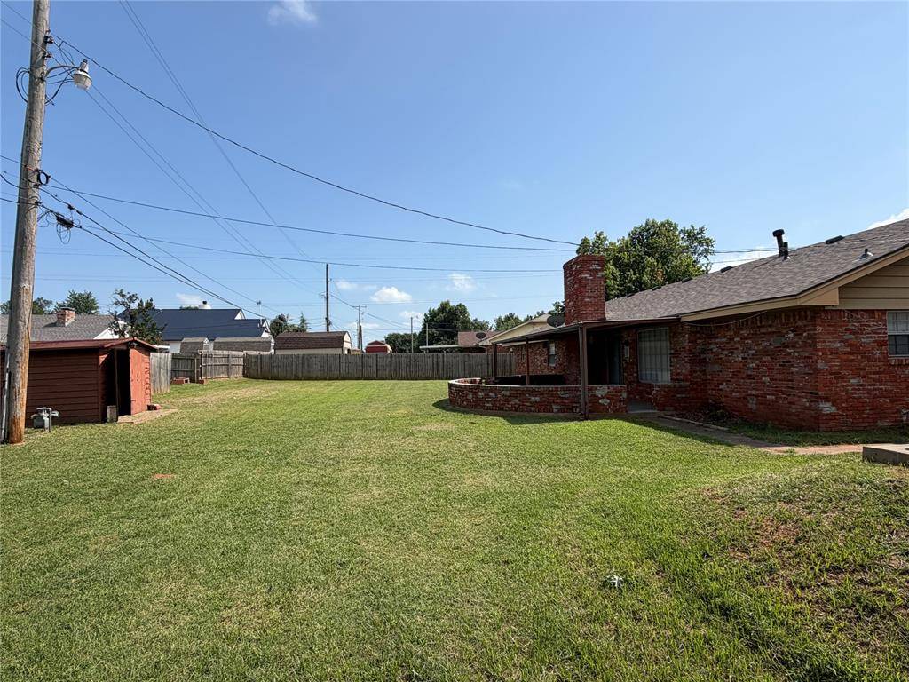 203 Elmhurst DR, Chickasha, OK 73018