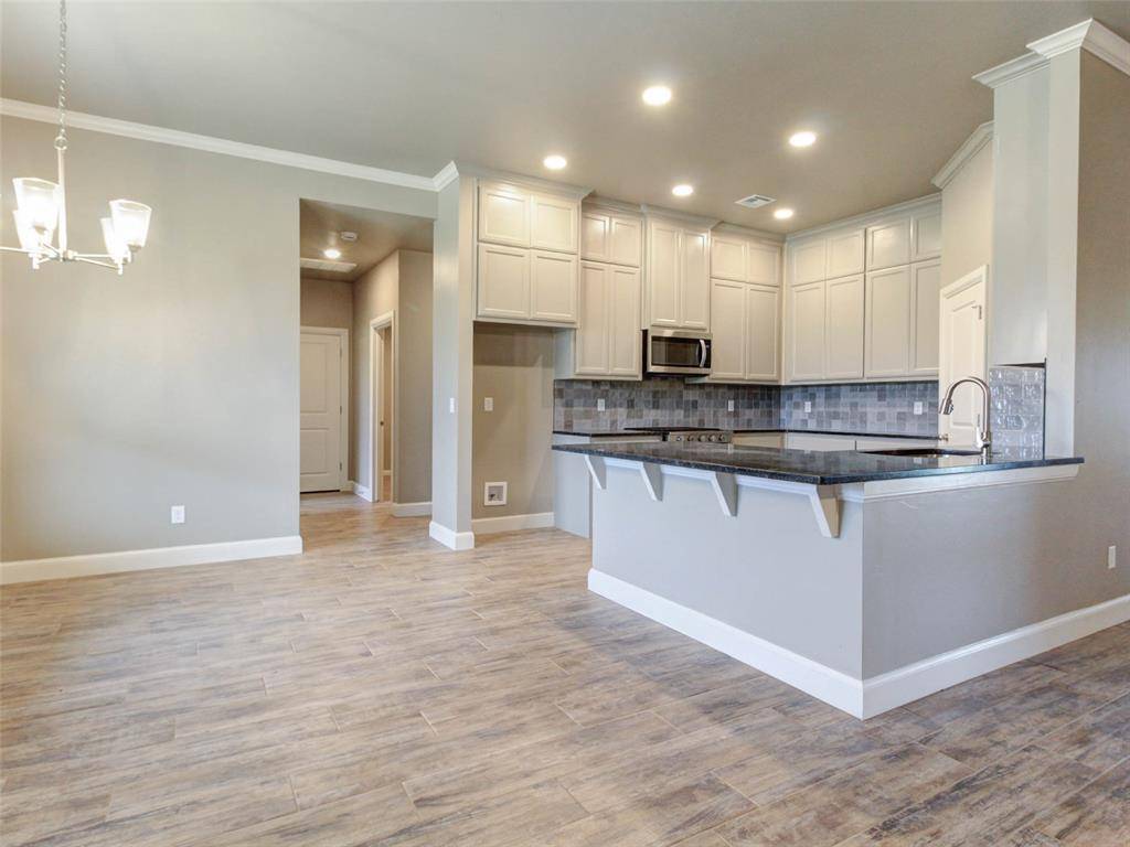 8681 Oak Tree CIR, Edmond, OK 73025