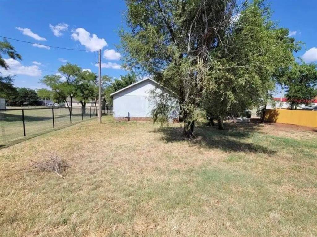 307 N Massingale DR, Cordell, OK 73632