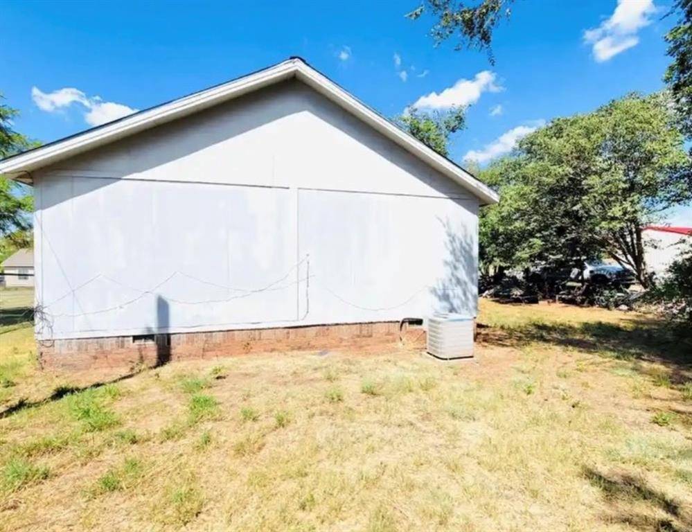 307 N Massingale DR, Cordell, OK 73632