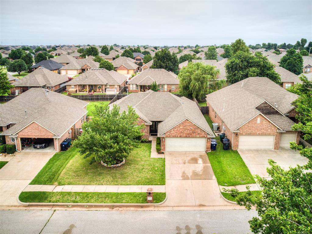 9029 NW 79th TER, Yukon, OK 73099