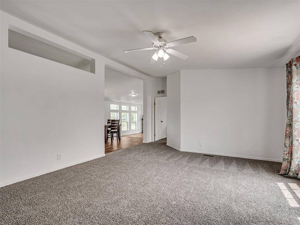 206 N Pine ST, Crescent, OK 73028