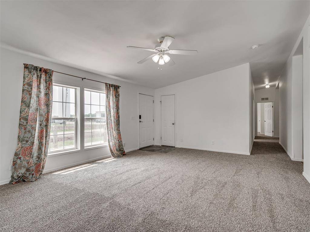 206 N Pine ST, Crescent, OK 73028