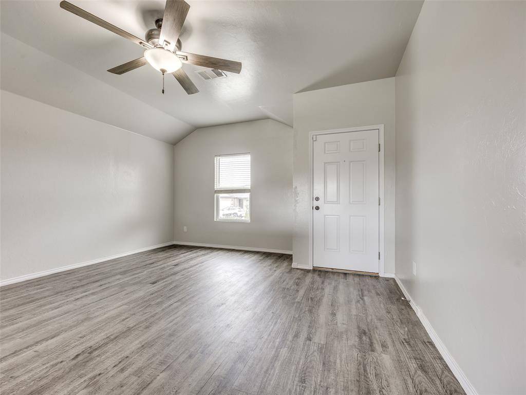 215 Waterside DR, Newcastle, OK 73065