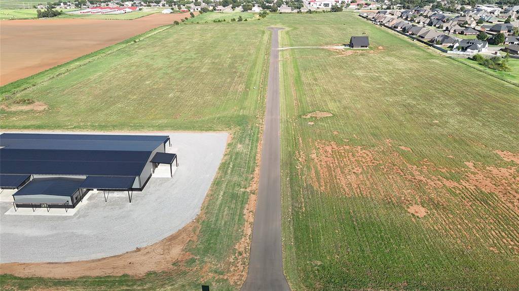 24117 E 106 RD, Weatherford, OK 73096