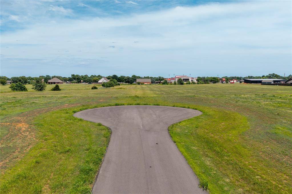24117 E 106 RD, Weatherford, OK 73096
