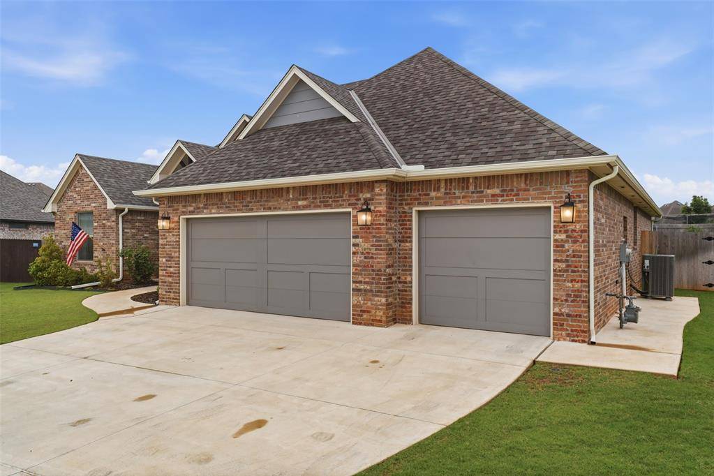 5716 Gold Stone CT, Mustang, OK 73064