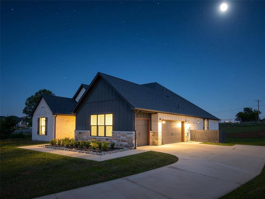 2280 Cottage LN, Blanchard, OK 73010