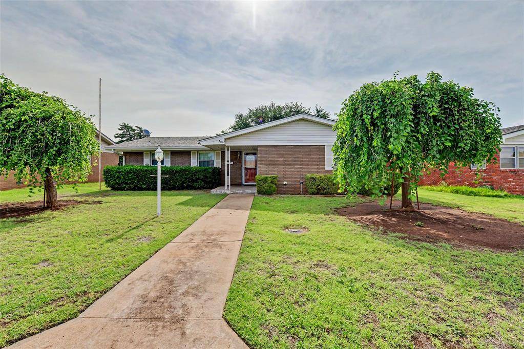 306 Spurlin DR, Sayre, OK 73662