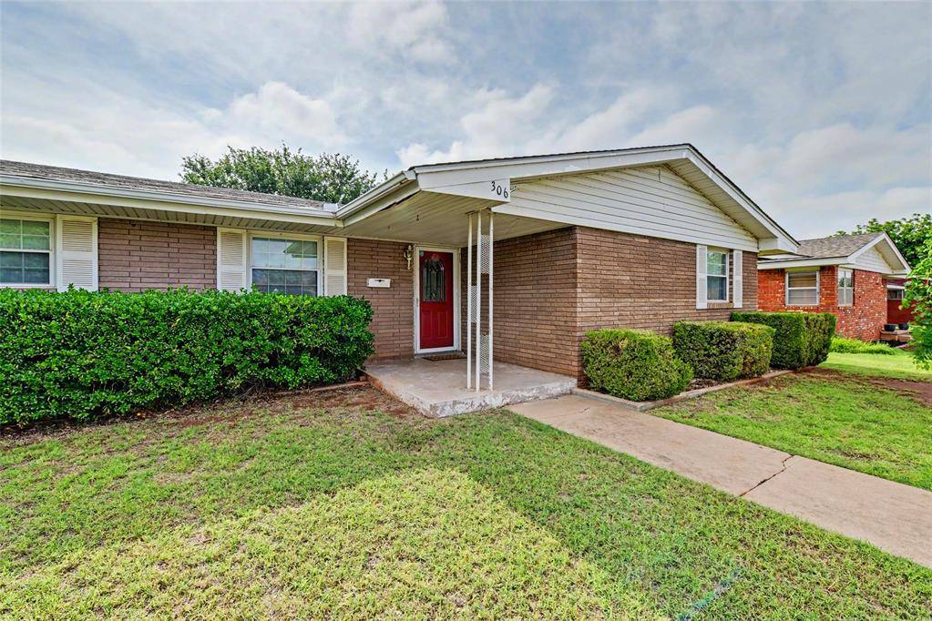 306 Spurlin DR, Sayre, OK 73662