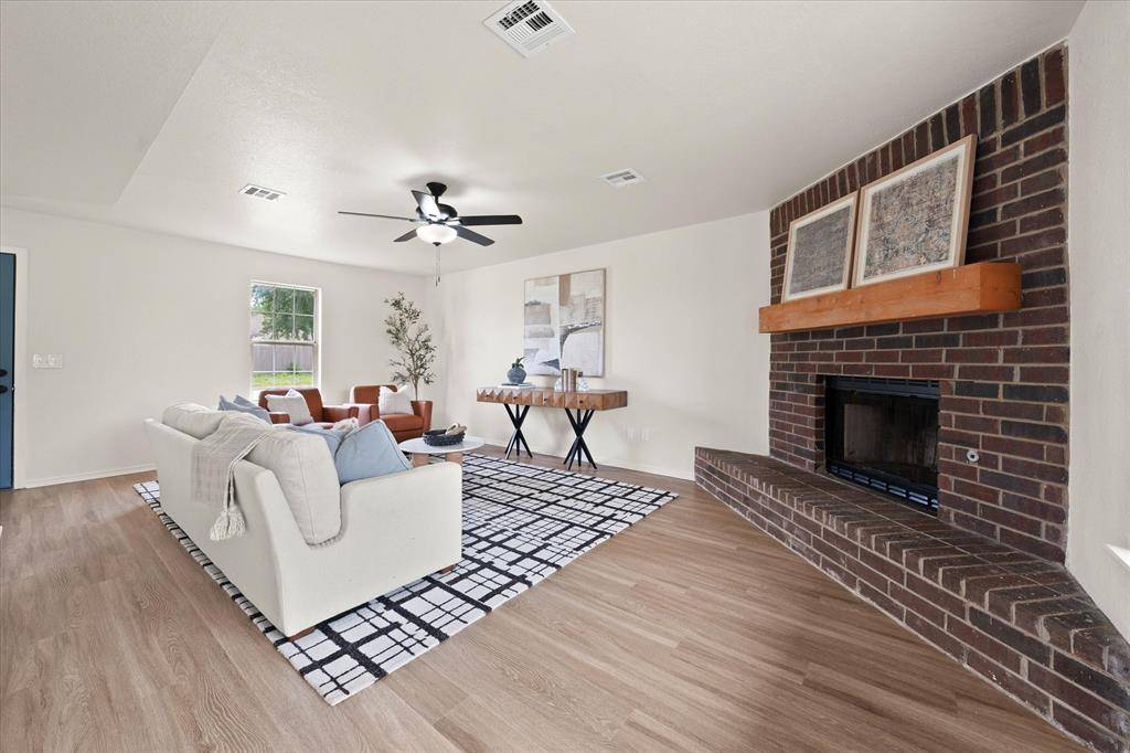 605 NE 18th ST, Moore, OK 73160