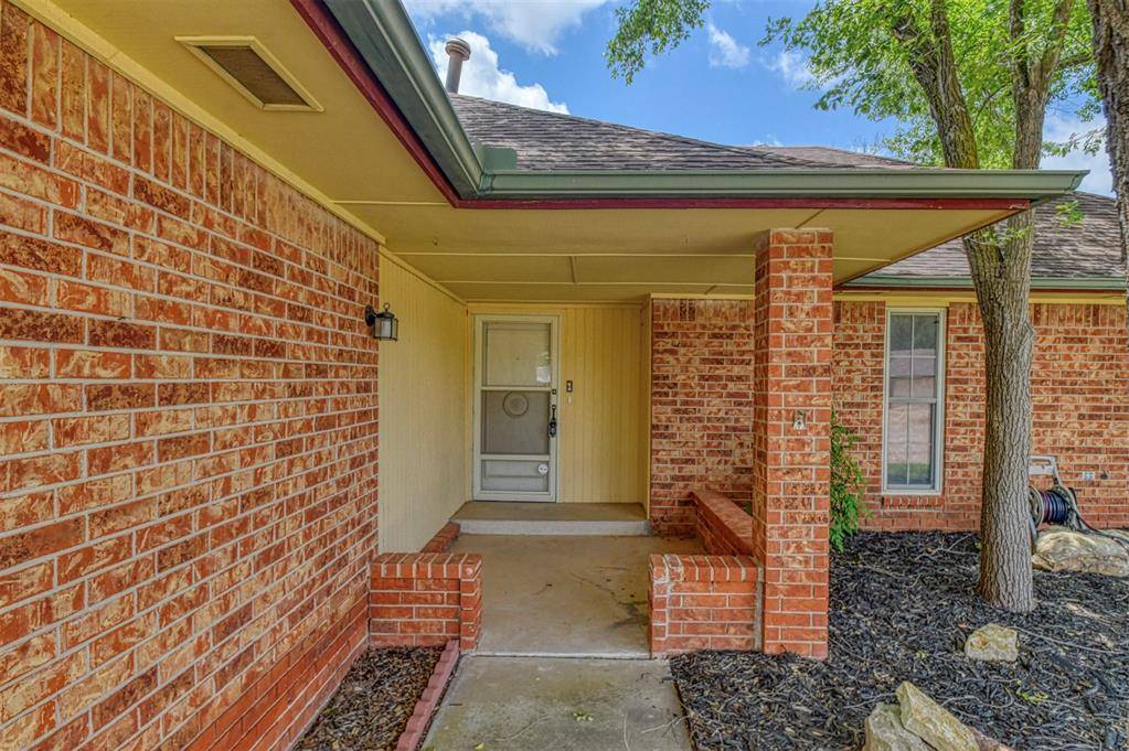 1308 SE 3rd ST, Moore, OK 73160