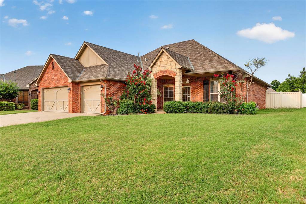 16700 Moorgate LN, Edmond, OK 73012