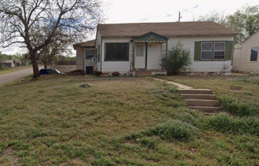 612 N 2nd ST, Sayre, OK 73662