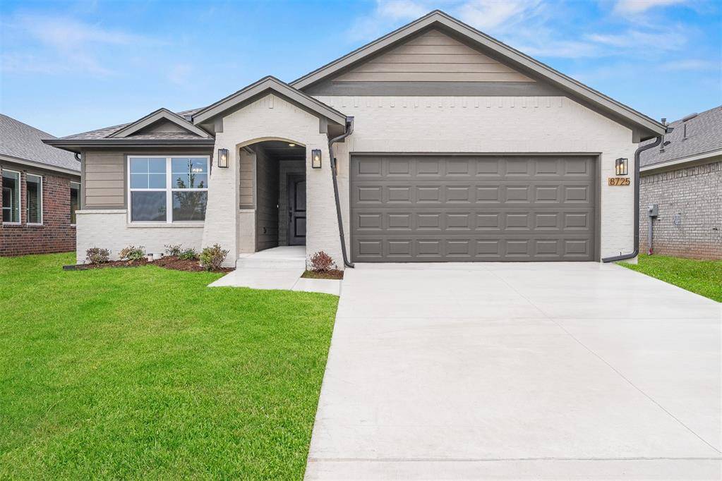 8725 Spruce ST, Edmond, OK 73003