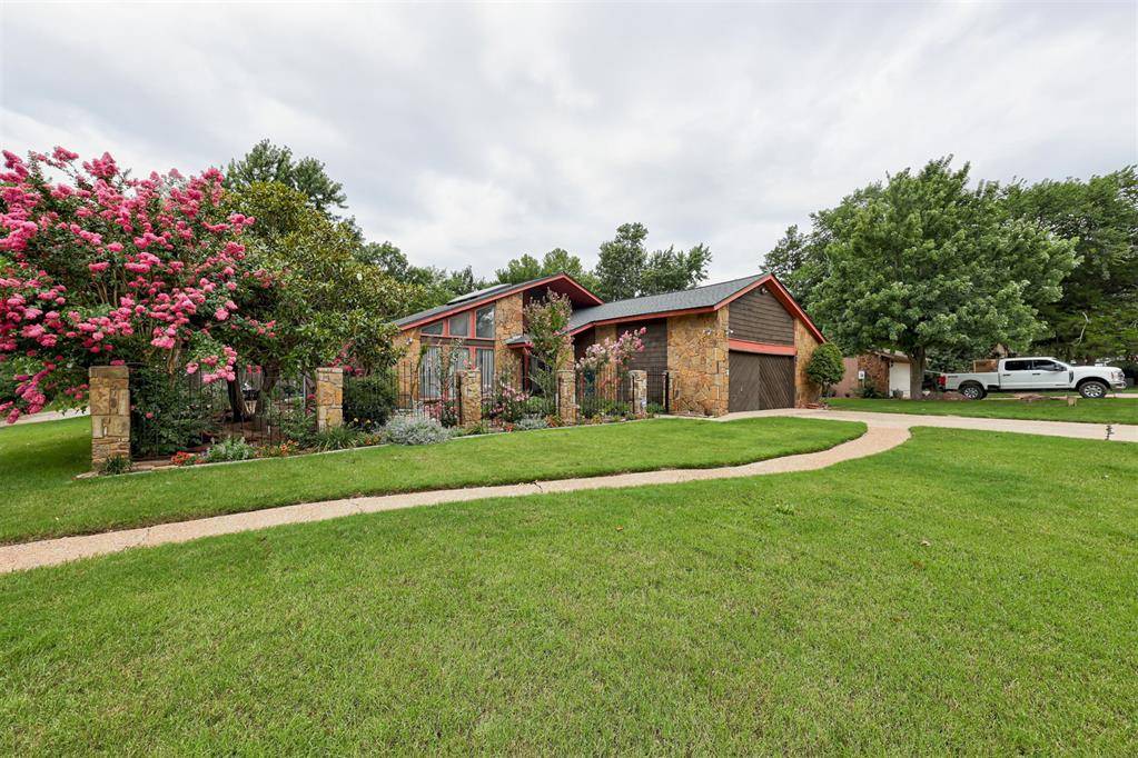 13501 Fox Hollow RDG, Oklahoma City, OK 73131