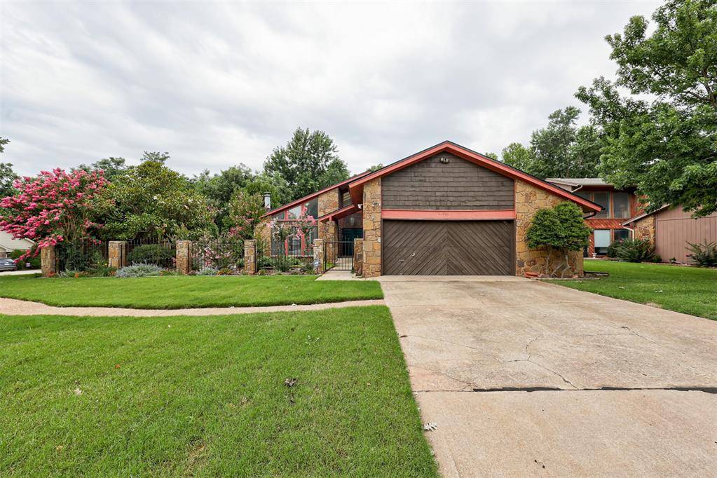 13501 Fox Hollow RDG, Oklahoma City, OK 73131