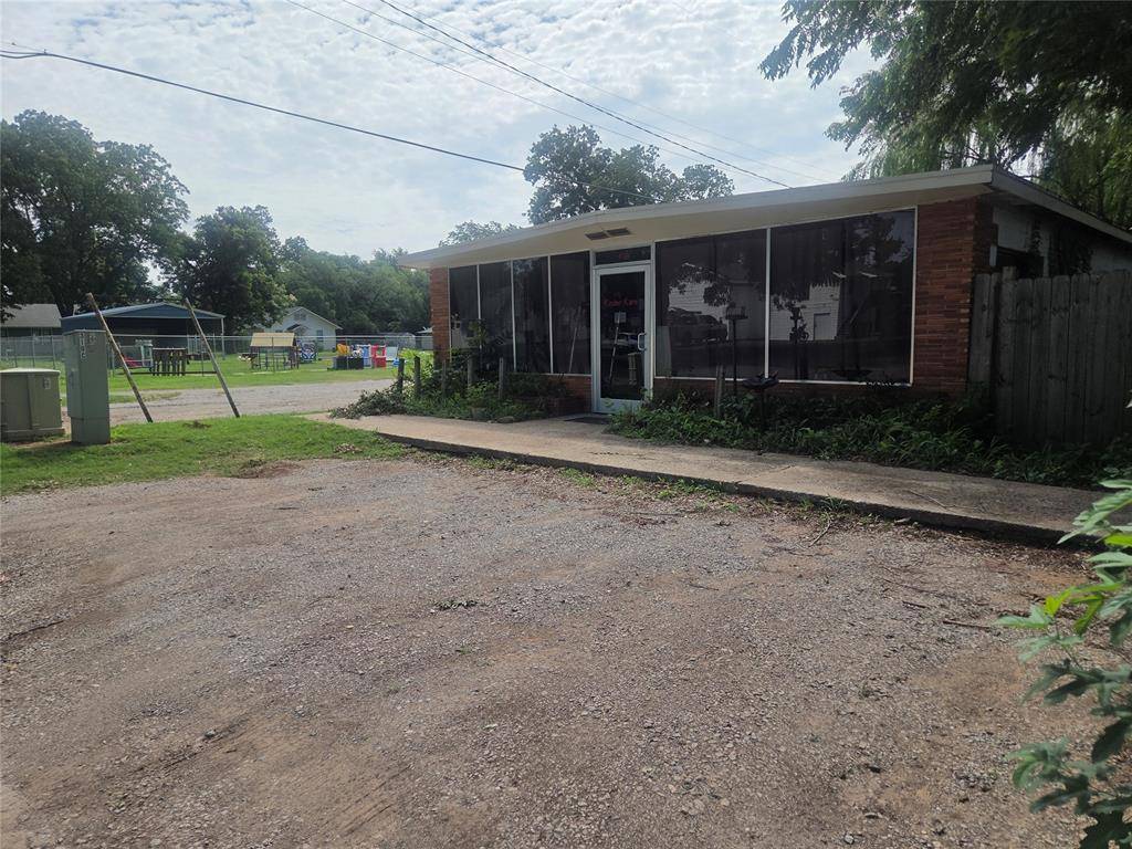 408 E Charles ST, Pauls Valley, OK 73075