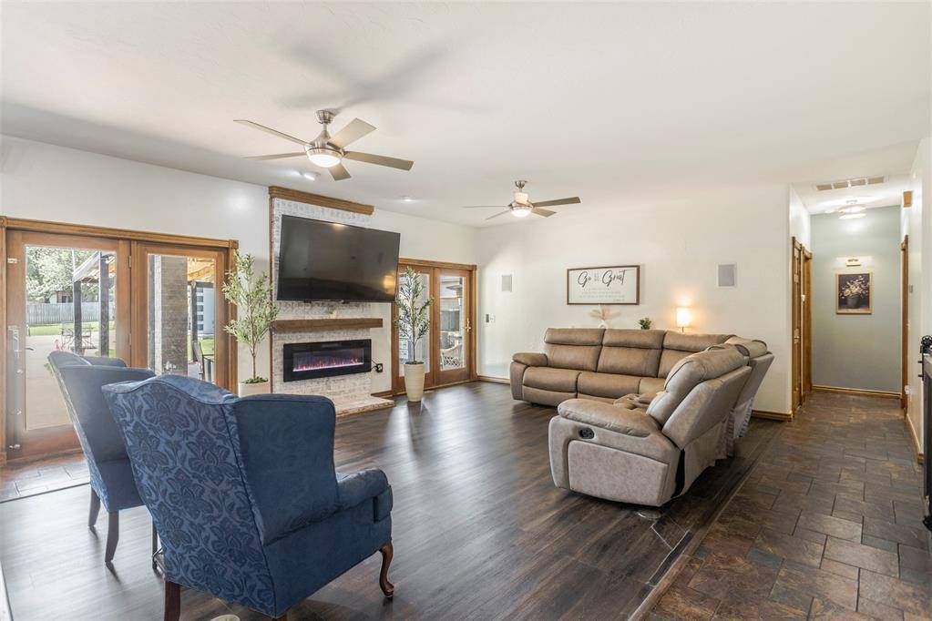 1400 E Eagle Nest TER, Mustang, OK 73064