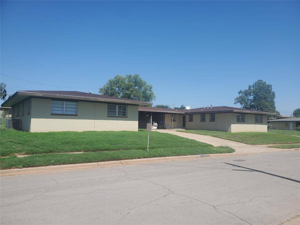 211 Mohawk TRL #A & B, Foss, OK 73647