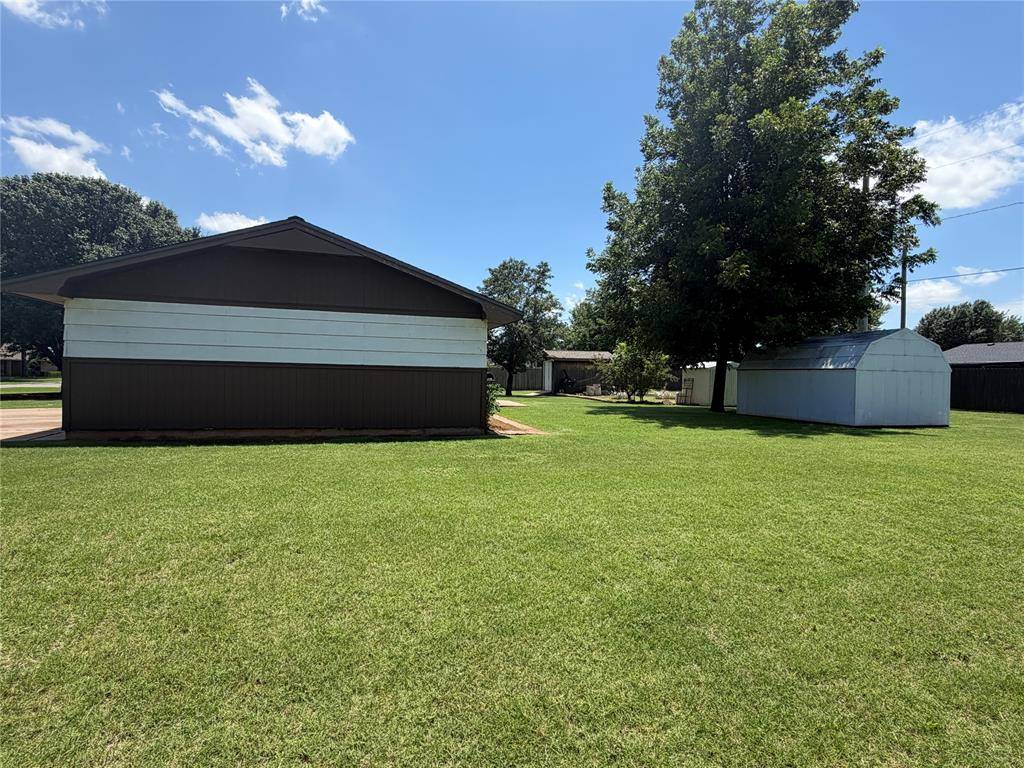 703 S 7th ST, Canute, OK 73626