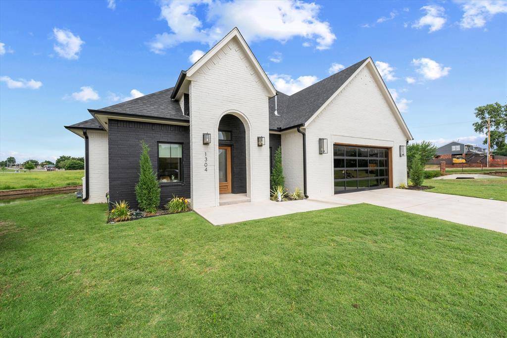 1304 Katelyn CT, Yukon, OK 73099