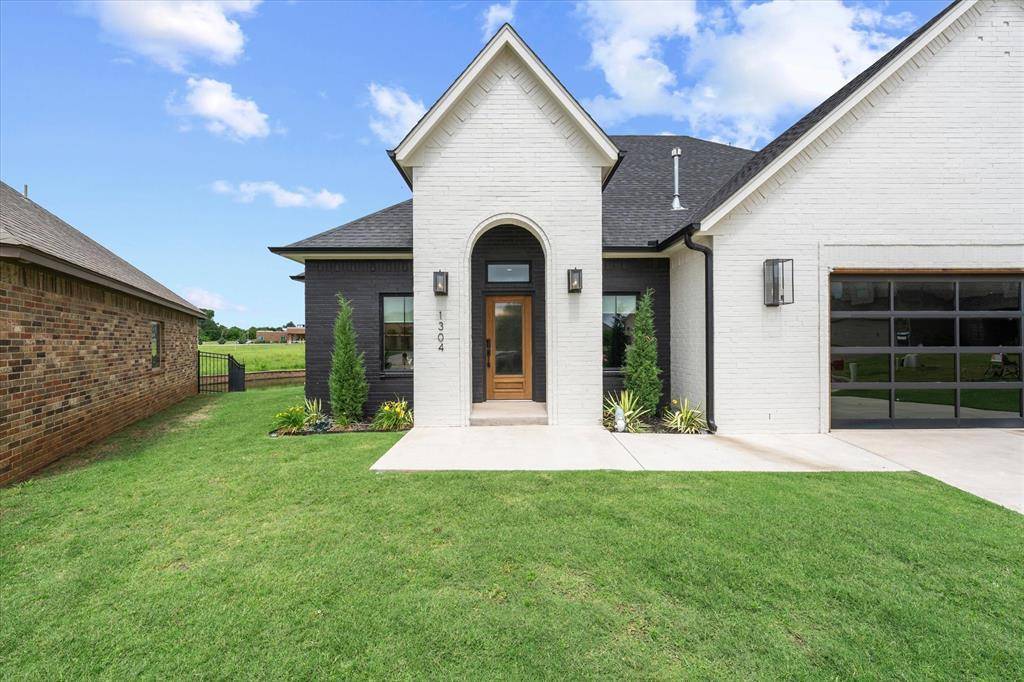 1304 Katelyn CT, Yukon, OK 73099