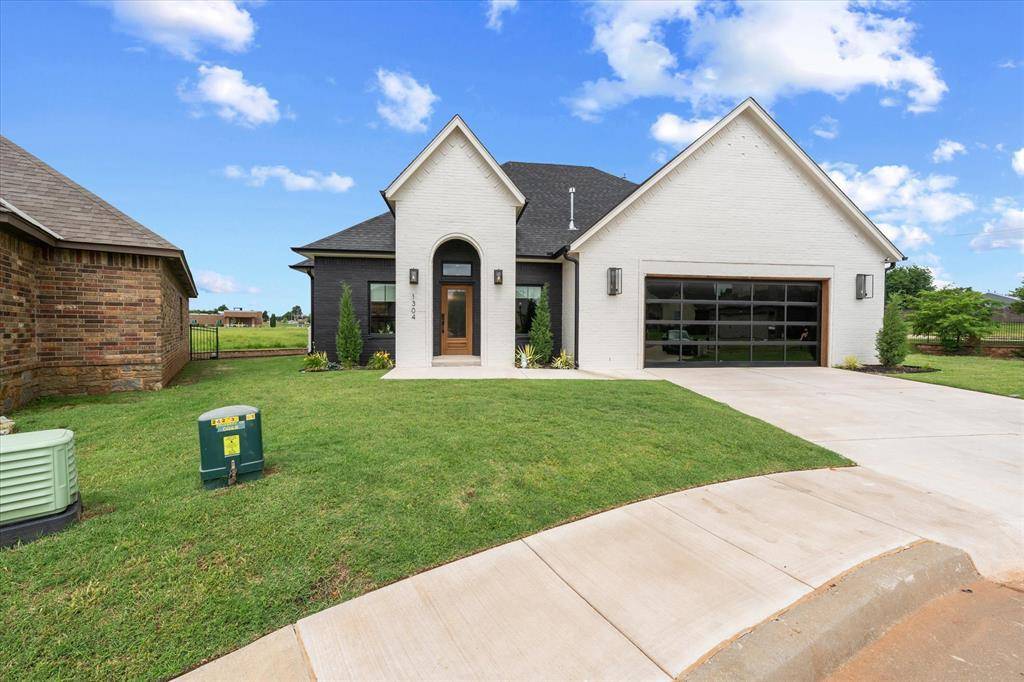 1304 Katelyn CT, Yukon, OK 73099