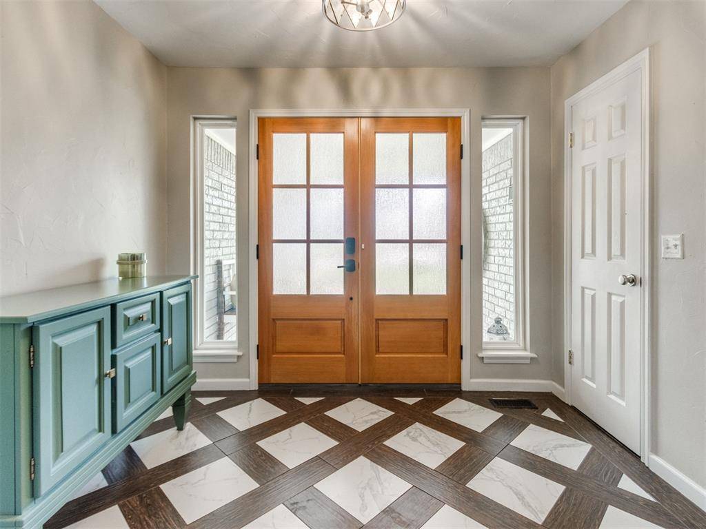 10324 Leicester DR, Yukon, OK 73099