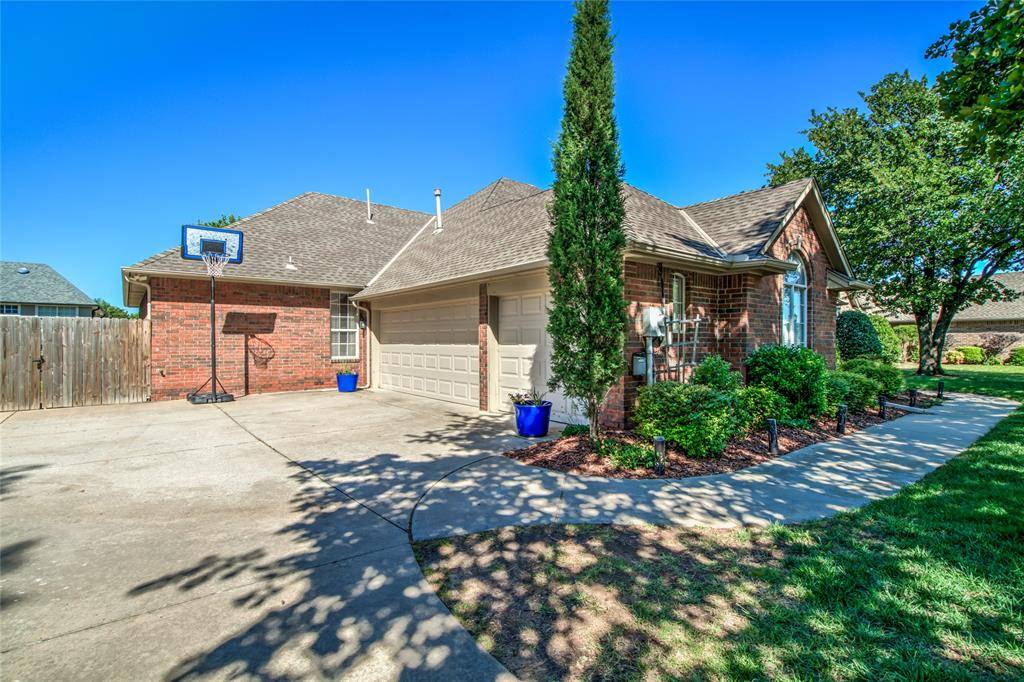 3608 Equestrian CT, Edmond, OK 73034